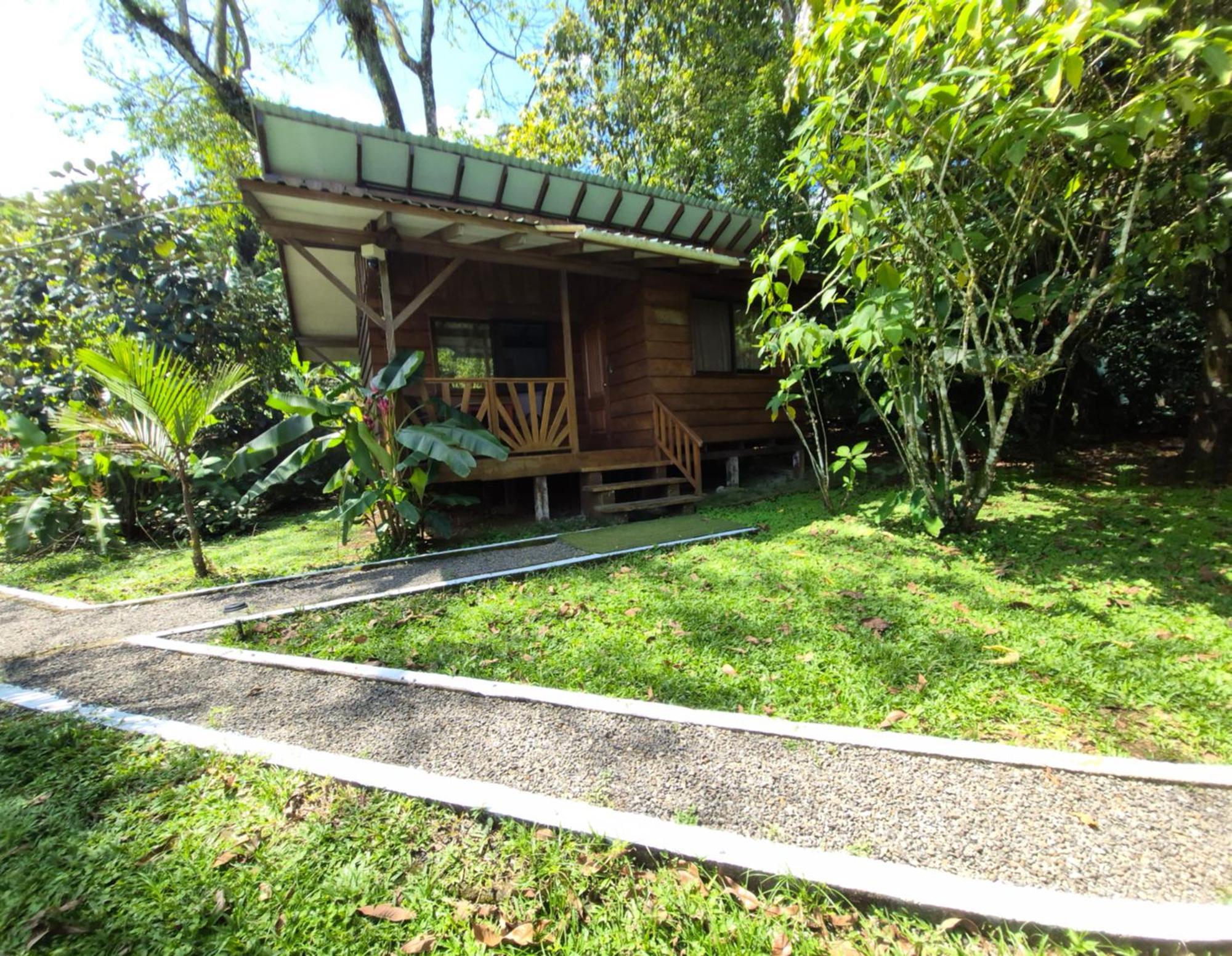 Centro Ananda Bed & Breakfast Guápiles Dış mekan fotoğraf